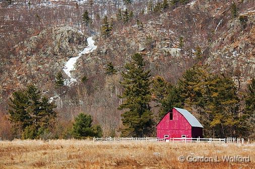 Barn Near Luskville Falls_14681.jpg - Photographed at Pontiac, Quebec, Canada.